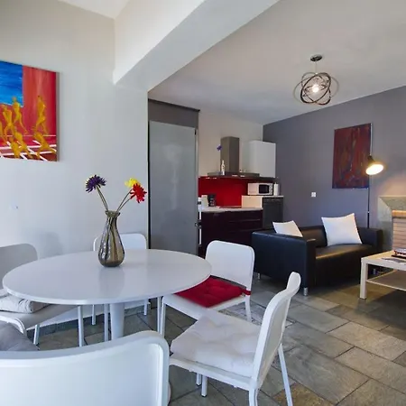 Trapezaki Sleeps 6 ヴィラ *