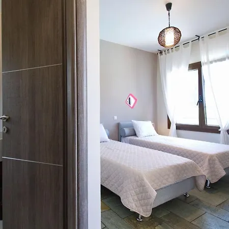 ヴィラ Trapezaki Sleeps 6 トラペザキ