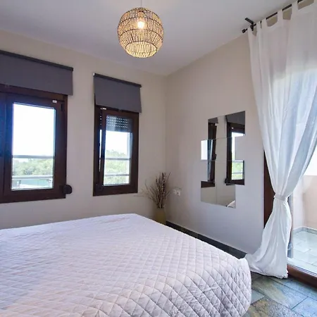 Trapezaki Sleeps 6 빌라
