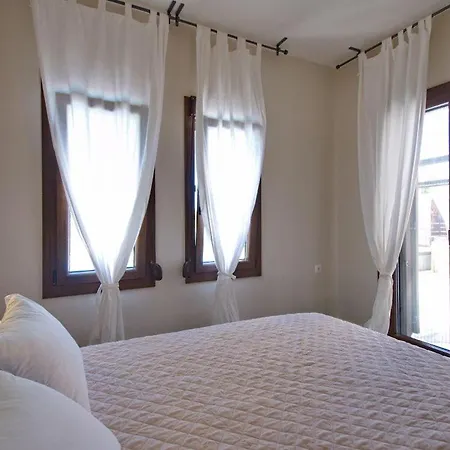 빌라 Trapezaki Sleeps 6 *