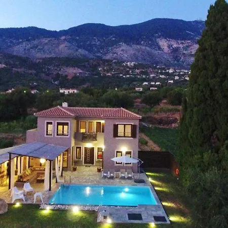 Trapezaki Sleeps 6 빌라