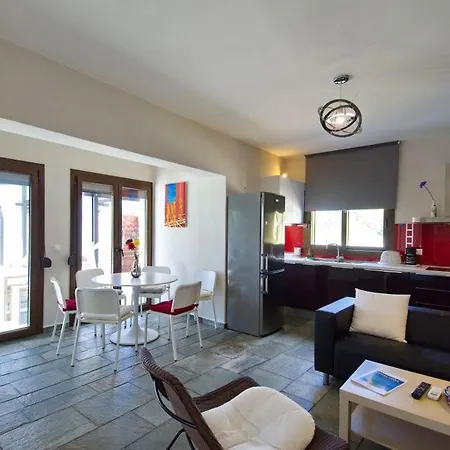 Trapezaki Sleeps 6 * 트라페자키
